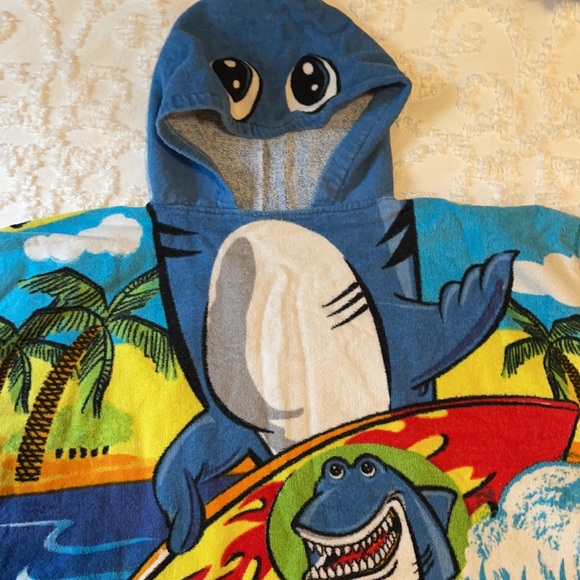 Kids hooded wearable beach towels! - Picture 7 of 13